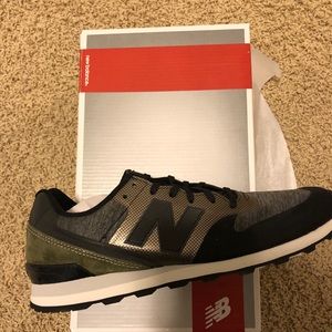 Size 8.5 New Balance sneaker gym shoe women’s New